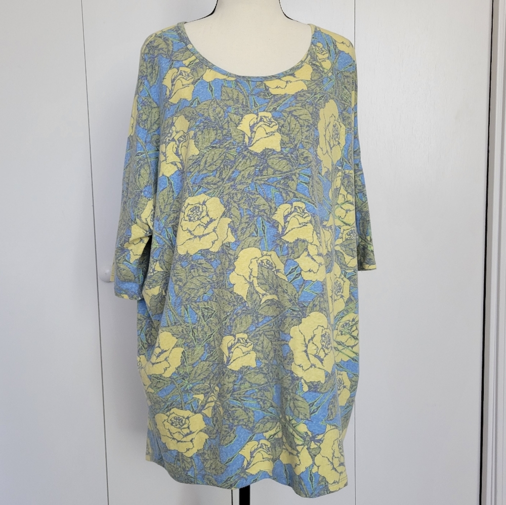 Lularoe Blue & Yellow Floral Tee 1/2 Sleeve 2XL